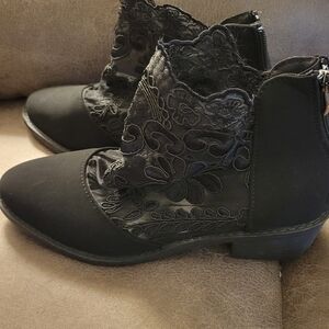 Elegant Black Lace Ankle Boots